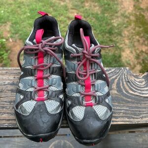 Womens Merrell Black and Red hikers size 9
